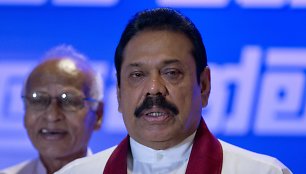 Šri Lankos teismas uždraudė ekspremjerui ir jo sąjungininkams išvykti iš šalies