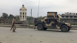 Kabule per besitęsiančią Talibano kovotojų ataką žuvo &bdquo;daug žmonių&ldquo;