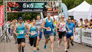 Vingio parke įvyko tvarus estafetinis miesto bėgimas &bdquo;Centric 5x5 Relay Run&ldquo;
