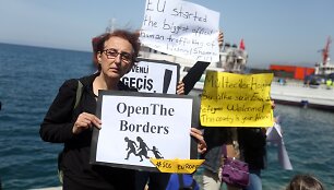 I&scaron; Graikijos deportuotų migrantų laivas pasiekia Turkiją