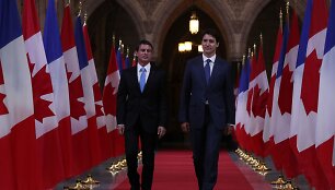 Manuelis Vallsas (kairėje) ir Justinas Trudeau