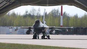 Aviacijos bazėje &Scaron;iauliuose leidžiasi NATO lėktuvas