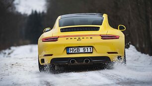 Kas bendra tarp sporti&scaron;ko &bdquo;Porsche 911 Carrera 4S&ldquo; ir traktoriaus &bdquo;John Deere&ldquo;?
