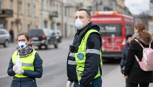 Srautų koordinavimas ir dezinfekcija vie&scaron;ojo transporto stotelėse