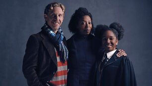 Ronį Vizlį, Hermioną Įkyrėlę ir jų dukrą Rouz spektaklyje vaidins Paulas Thornley, Noma Dumezweni ir Cherelle Skeete