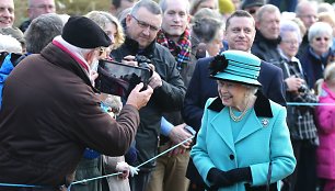 Elizabeth II su miestelėnais Norfolke