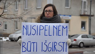 Prie Tel&scaron;ių Savivaldybės pastato surengtas mitingas 