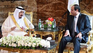 Saudo Arabijos karalius Salmanas (kairėje) ir Egipto prezidentas Abdelis Fattah al-Sisi