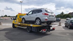 varsuvoje-sugedes-hyundai-santa-fe
