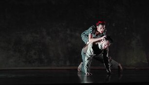 &Scaron;okio teatras &bdquo;Aura&ldquo;: ten, kur du &ndash; trečiam vietos nėra. Nebent tai būtų &scaron;okis