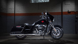 „Harley-Davidson Electra Gide Standard“ su „Milwaukee-Eight“ varikliu