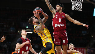Scottie Wilbekinas (su kamuoliu)