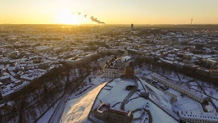 Apglėbtas šalčio Vilnius paskendo besileidžiančios saulės spinduliuose