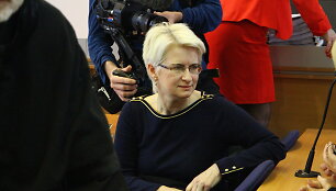 Neringa Venckienė atvyko į Panevėžio apygardos teismą
