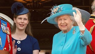 Ledi Louise Windsor ir karalienė Elizabeth II