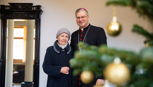 Arkivyskupas Kęstutis Kėvalas su mama Irena