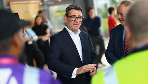 Andy Burnhamas / AP