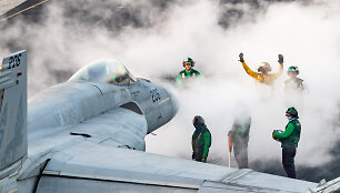 F/A-18E &bdquo;Super Hornet&ldquo; naikintuvas lėktuvne&scaron;yje &bdquo;USS Harry S. Truman&ldquo;