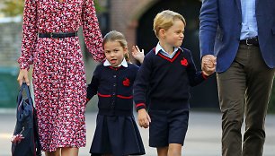 Princesė Charlotte su tėvais ir broliu