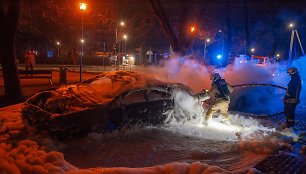 Trečiadienio naktį Gargžduose degė automobilis. Įtariamas padegimas