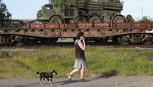 Karinė technika atvykstanti į Matvejevo Kurgano miestą