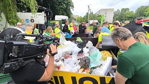 Konteinerio krata Kaune: paai&scaron;kėjo, ar kauniečiai moka rū&scaron;iuoti plastiką