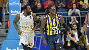 Johnathanas Motley (de&scaron;inėje)