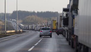 Vilkikų spūstis link Medininkų pasienio posto.