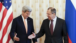 Johnas Kerry susitiko su Sergejumi Lavrovu