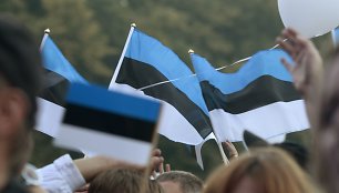 Tartu taikos sutarties šimtmečio proga Estijoje iškeltos valstybinės vėliavos