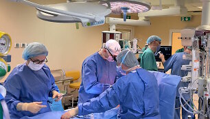 Besiūlių aortos vožtuvų implantacija