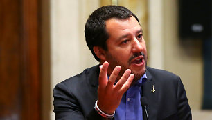 „Šiaurės lygos“ lyderis Matteo Salvini tokio įvykių posūkio ir laukė?