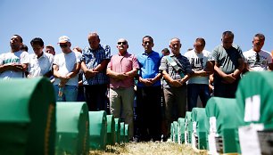 Tūkstančiai žmonių mini Srebrenicos žudynių aukas