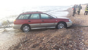 &bdquo;Subaru&ldquo; prie Baltijos jūros
