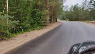 Pilaitės gyventojai pasipiktino: asfaltas naujas, o jo tuoj nebesimatys i&scaron; po smėlio