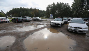 Automobilių aikštelė šalia „Regitros“, Vilniuje.