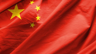 Kinijai kovojant su COVID-19, mažmeninės prekybos apyvarta smuko labiausiai per 2 metus