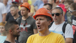 Streikuojantys Salihorsko miesto &scaron;achtininkai