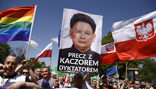 Varšuvoje prasidėjo didelė protesto prieš konservatorių vyriausybę demonstracija