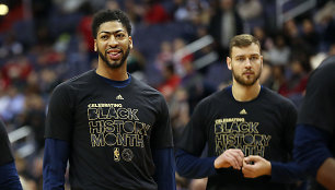 Donatas Motiejūnas trumpai leido atsikvėpti Anthony Davisui