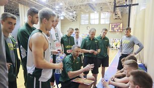 Lietuvos dvide&scaron;imtmečių krep&scaron;inio rinktinė žaidžia su Lietuvos studentų rinktine