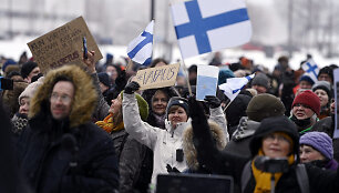 Protestas prie&scaron; koronavirusinius apribojimus Helsinkyje