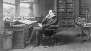 Charlesas Dickensas savo studijoje Gadšilyje