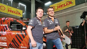 Antanas Juknevičius su Darium Vaičiuliu pristatė Dakaro komandą ir automobilį