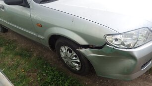 Kauno rajone &bdquo;Mazda&ldquo; kliudė namo tvorą
