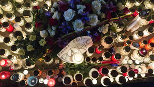Minia vilniečių atėjo pagerbti Paryžiaus teroro atakų aukų
