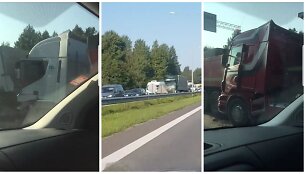 Greitkelyje dėl vilkikų avarijos formuojasi spūstis