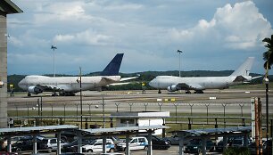 Niekas nežino, kam priklauso jau daugybę mėnesių Kvala Lumpūro oro uoste besiilsintys &bdquo;Boeing 747-200F&ldquo;.