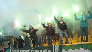 I&scaron; Vilniaus į Klaipėdą palaikyti savo favoritų atvykę &bdquo;Žalgirio&ldquo; fanai po rungtynių nu&scaron;vietė tribūnas.