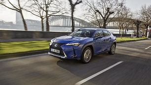  „Lexus UX 300e“